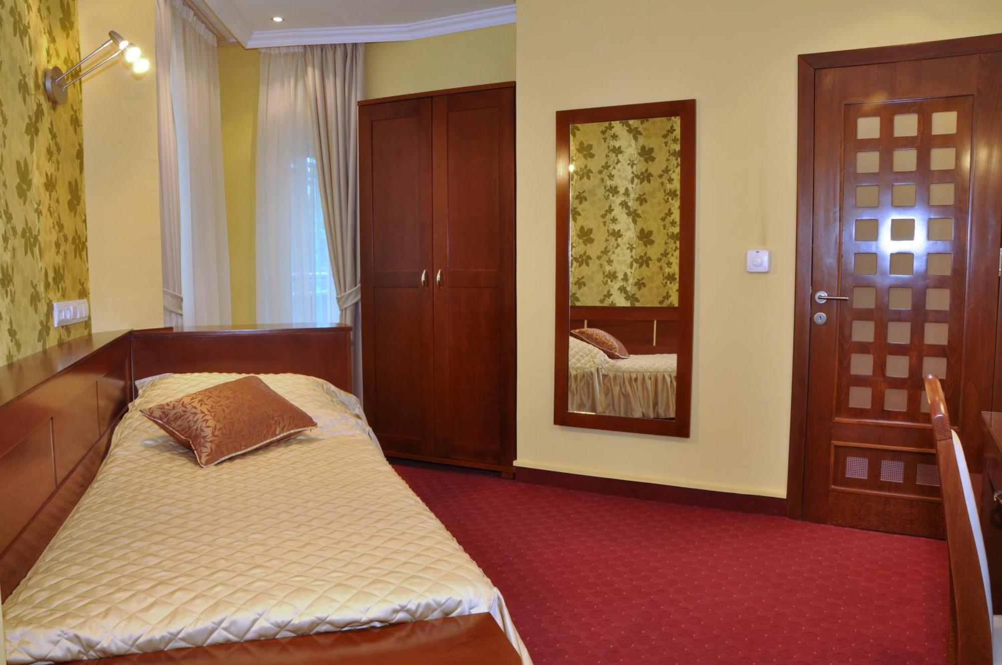 Hotel Botika Kraljevo Exteriör bild